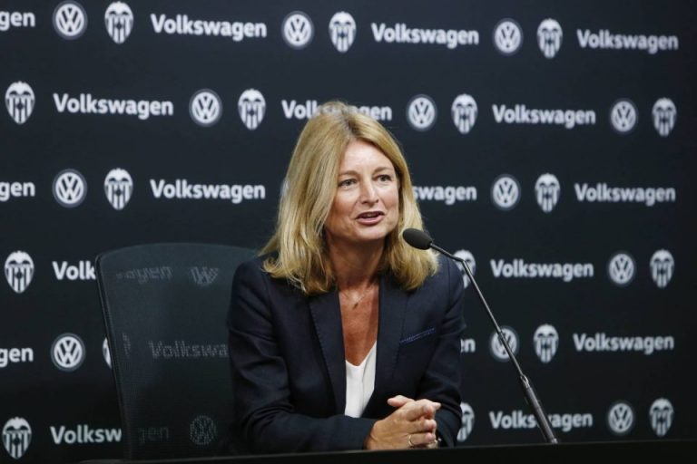 Volkswagen pide a las administraciones más puntos de recarga para coches eléctricos