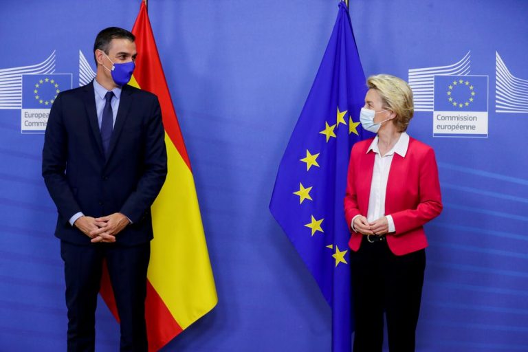 Sánchez dice que no renuncia a los 140.000 millones de los fondos europeos