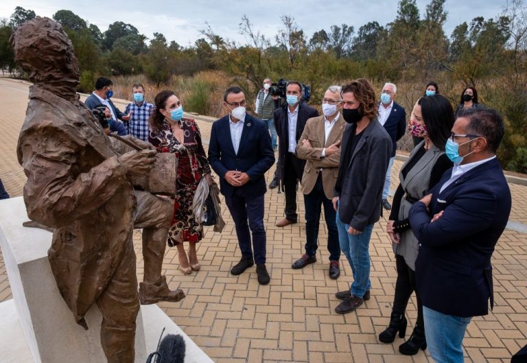 Escultura de Washington Irving en La Rábida homenajea su contribución al conocimiento de los lugares colombinos