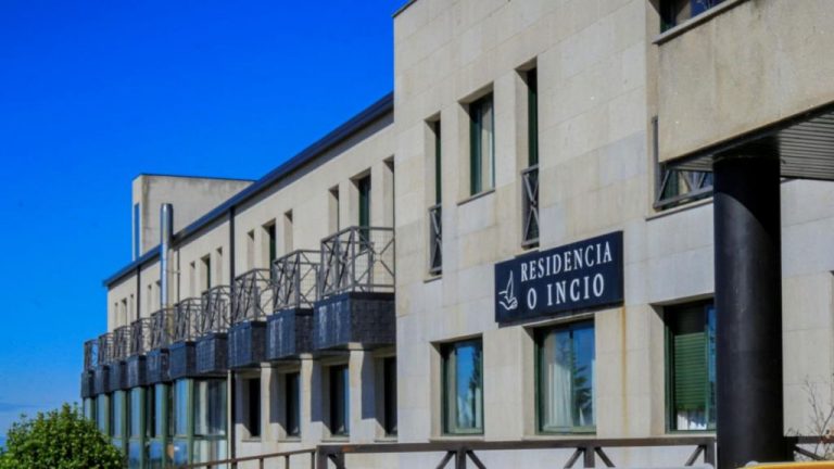 Los usuarios de residencias de mayores contagiados en Galicia bajan a 293