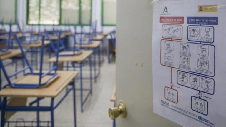 Unos 690 estudiantes y 150 docentes han dado positivo en Covid en Extremadura desde septiembre
