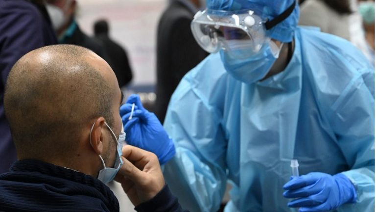 Madrid notifica 1.900 casos nuevos, 920 de las últimas 24 horas, y 36 fallecidos