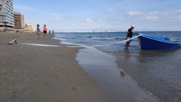 Llegan cuatro pateras con 50 personas a las costas de Alicante