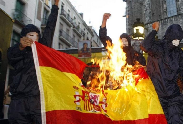 ERC lleva al Pleno del Congreso su ley para despenalizar la quema de banderas de España
