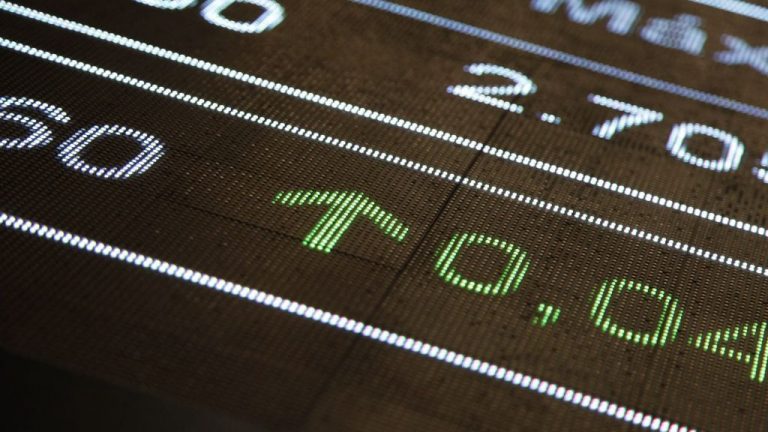 El Ibex 35 se da la vuelta y se acerca a los 6.900 puntos en la media sesión