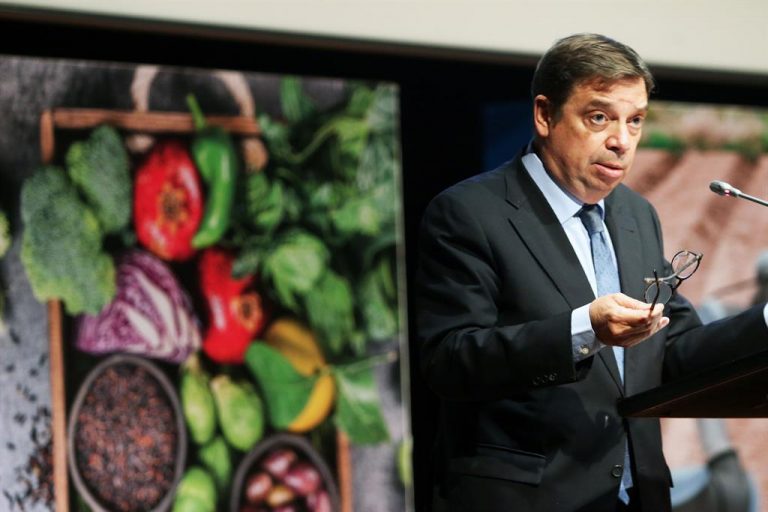 Planas dice que presentará un plan estratégico nacional para la PAC en línea