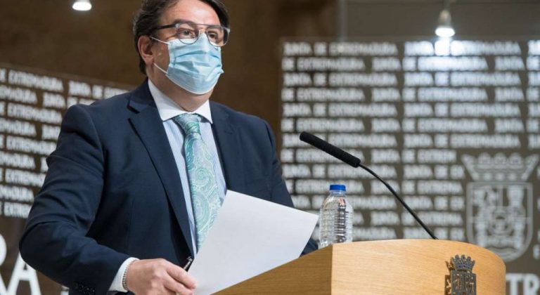 Entra en vigor la limitación de reuniones sociales a seis personas en Extremadura