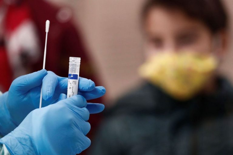 La Región de Murcia registra 704 nuevos casos y cuatro fallecidos más