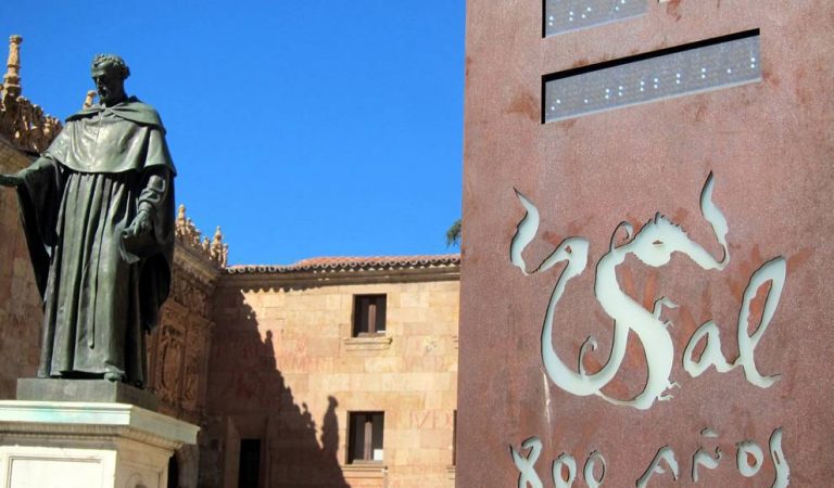 La Universidad de Salamanca expulsa cautelarmente a 75 alumnos por una 'barra libre'