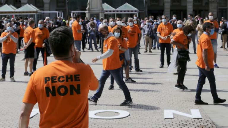 Comité de Alu Ibérica en A Coruña denunciará ante Fiscalía la compraventa de la fábrica