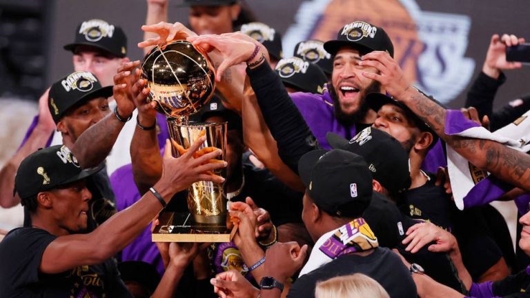 Los Angeles Lakers conquistan su 17º anillo y homenajean a Kobe Bryant
