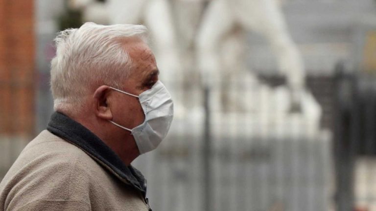 Cinco de las 12 personas cuyo fallecimiento se notificó en la pasada jornada en Galicia vivían en residencias