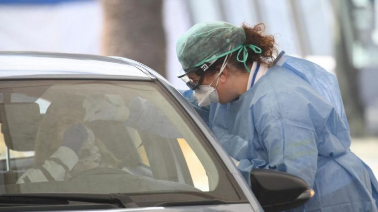 Canarias registra 126 casos más y tiene que lamentar cuatro fallecimientos
