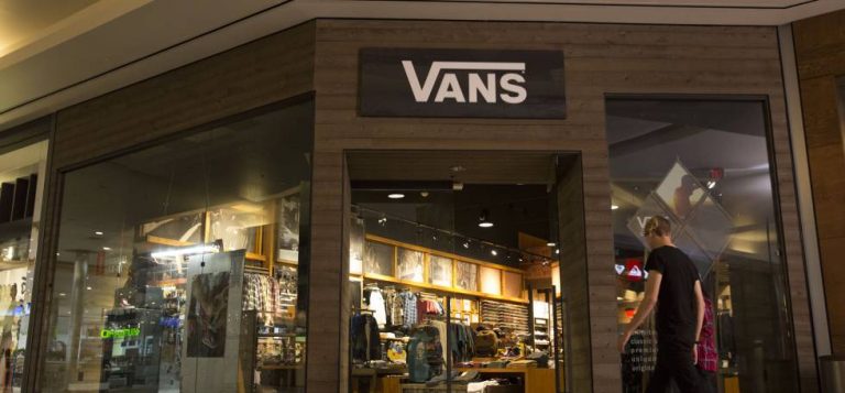 El dueño de Vans y Timberland gana un 60% menos en su segundo trimestre