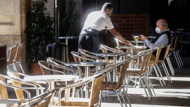 Bares y comercios de Granada cerrarán a las 22,00 horas con limitación de aforo al 50 por ciento