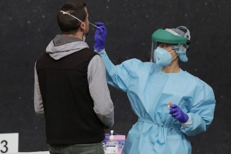 Cataluña registra 2.835 casos y 16 fallecidos en las últimas 24 horas