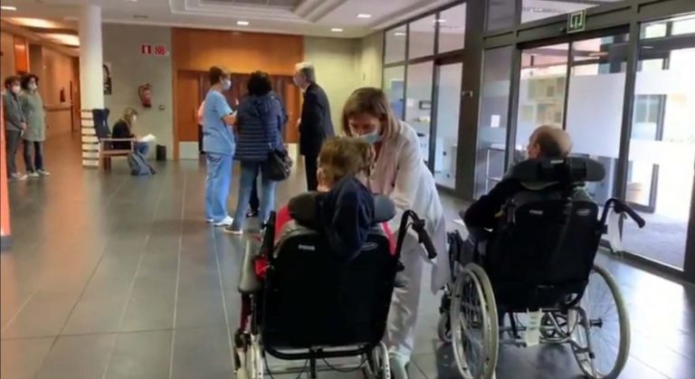 Álava mantiene las visitas en residencias, pero restringe los paseos en municipios con 'alerta roja'