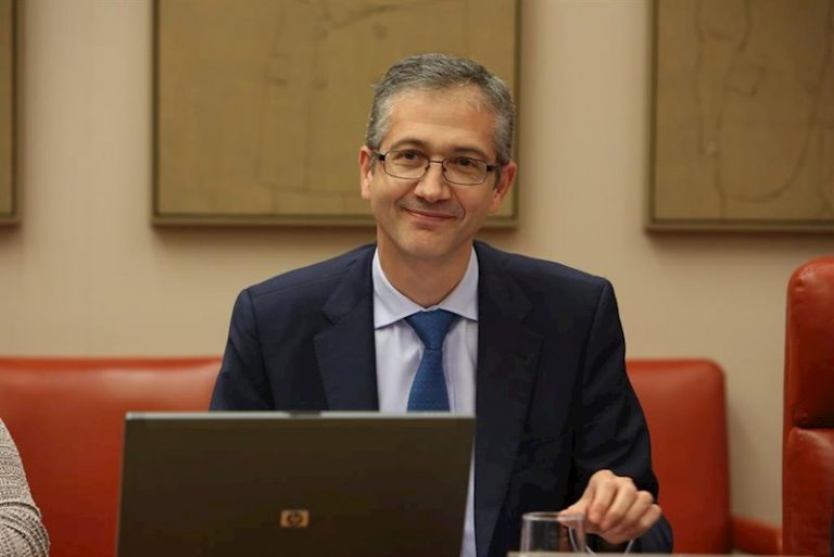 Hernández de Cos entrega al profesor de Loukas Karabarbounis el Premio Bernácer de Economía 2019
