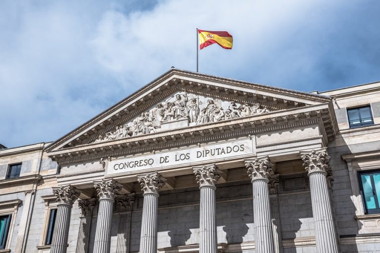 El Congreso quiere que el Gobierno impulse en la UE una solución para el campo de Moria