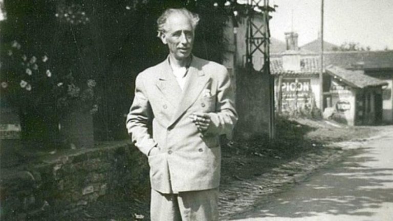 La Generalitat instala un adoquín en homenaje a Lluís Companys en plaza Sant Jaume