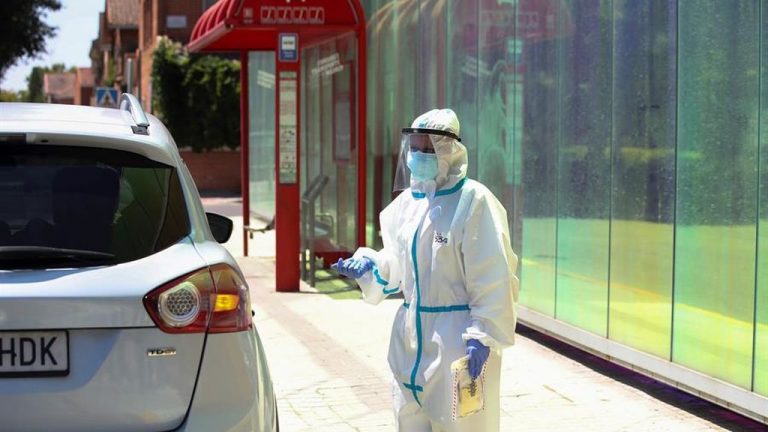 Andalucía sube 80 hospitalizados en 24 horas y nueve ingresos en UCI