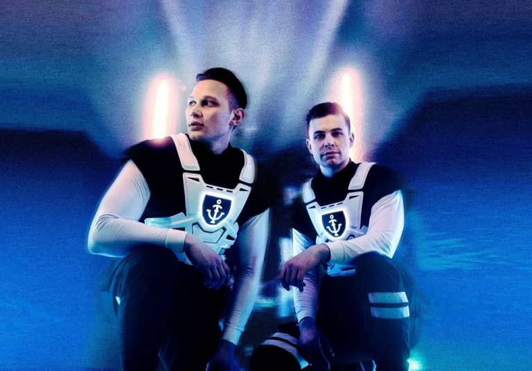 Twocolors versionan 'Lovefool' de The Cardigans