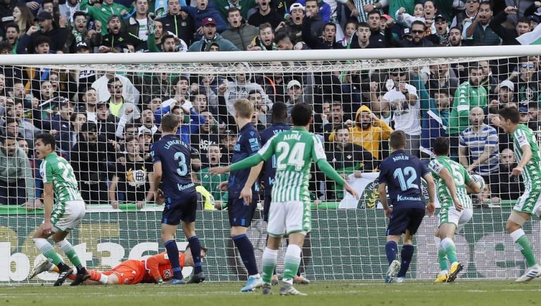 Betis y Real Sociedad enfrentan sus buenas rachas