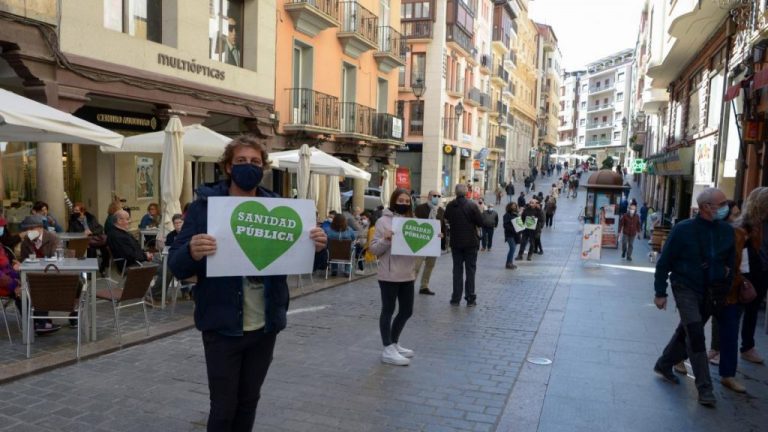 Más de 1.400 personas se unen a la cadena humana en Teruel