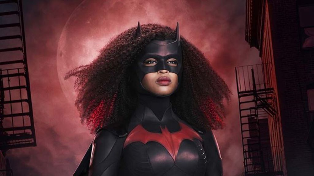 Batwoman dos nuevas imágenes de Javicia Leslie con el traje de la superheroína 
