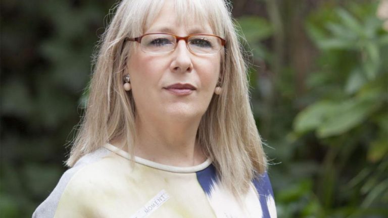 Carmen Canet presenta 'Olas' dentro de la Semana de los Libros de Granada