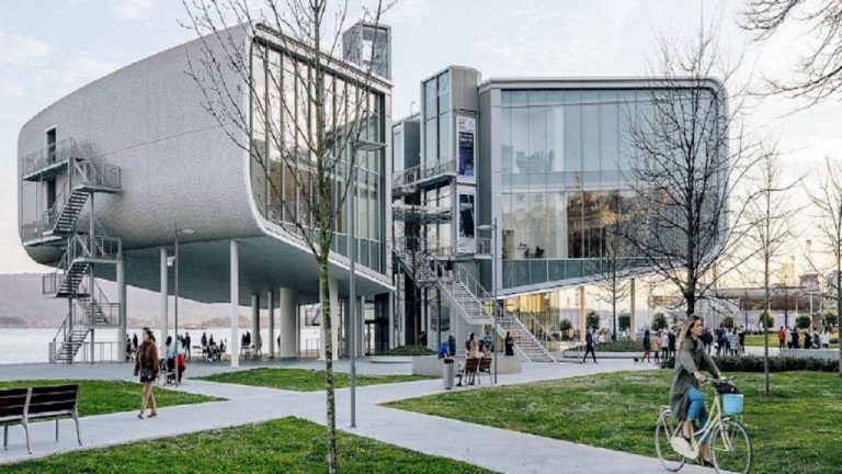 La exposición por el 25 aniversario de 'Itinerarios' se clausura el domingo