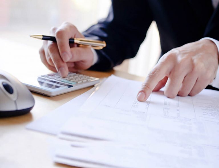 Las 'Big Four' ingresaron en 2019 casi 13.000 millones por comisiones en Reino Unido