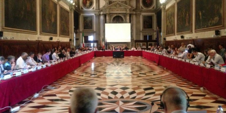 La Comisión de Venecia dictamina que el uso de referendos 
