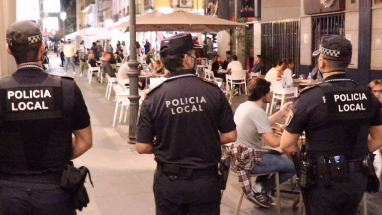 Desalojan una discoteca, 64 fiestas y 30 botellones durante el puente en Alicante