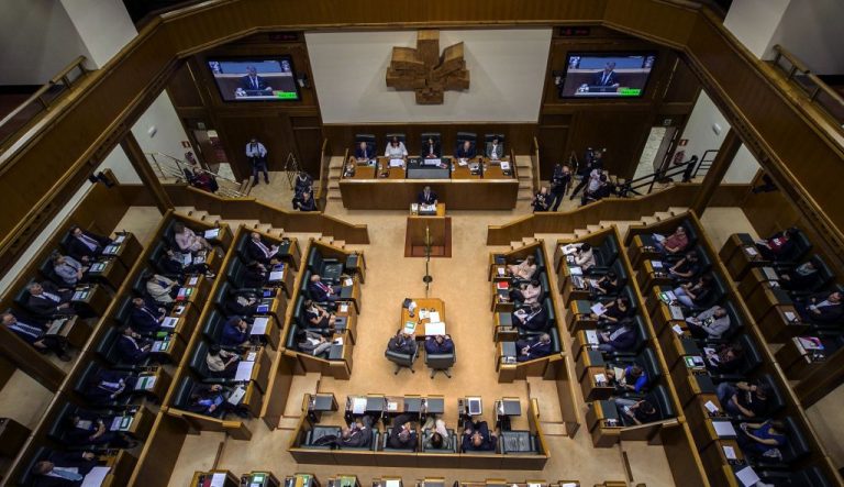 El Parlamento Vasco rechaza una propuesta de Bildu que abogaba por 