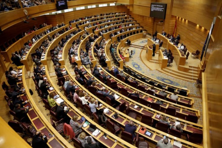 El Senado pide equiparar los requisitos de las parejas de hecho