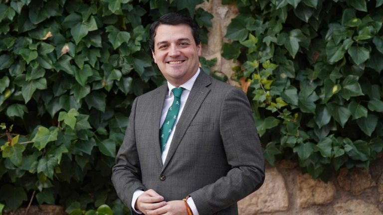El alcalde de Córdoba lamenta la muerte de Juan Serrano