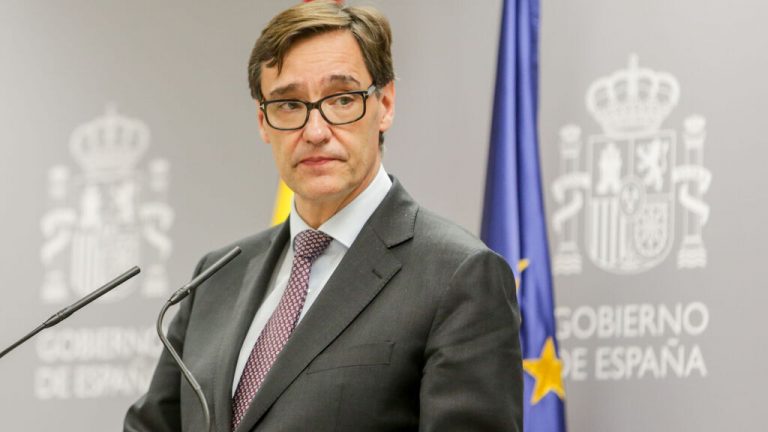 Illa replica a Feijóo que no es necesario cambiar la ley de salud pública