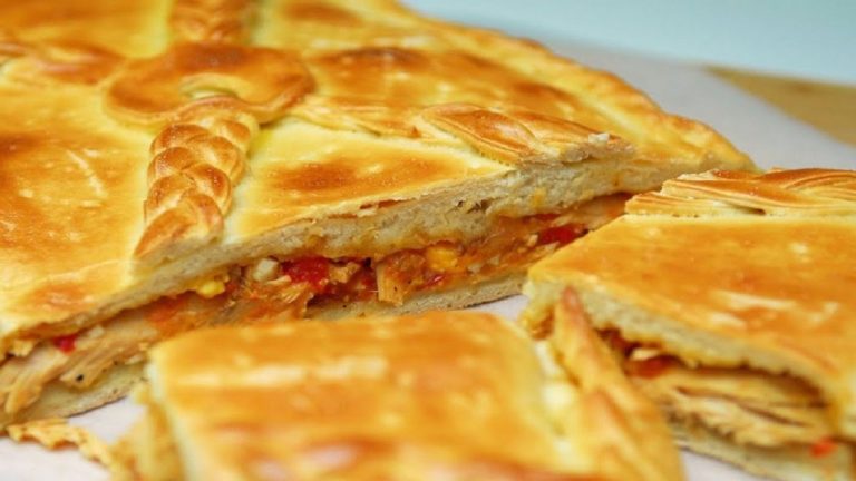 Cómo hacer una empanada de atún con tomate con solo 3 ingredientes