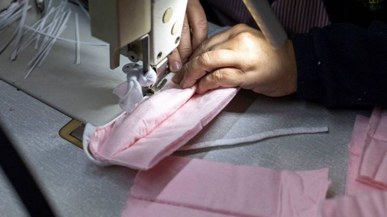 Enfermeros recomiendan no llevar mascarillas de tela durante más de 4 horas