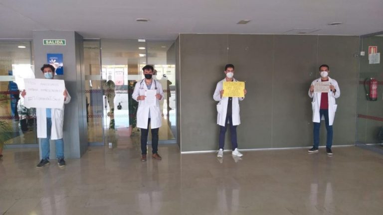 Estudiantes de Medicina de Granada protestan en Internet
