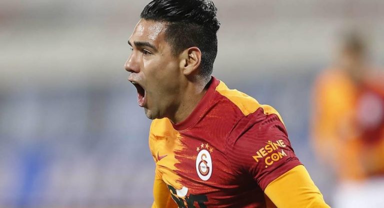 Beckham quiere fichar a toda costa a Radamel Falcao