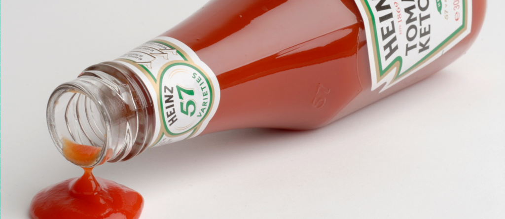Este es el secreto de las botellas de kétchup Heinz que no conoces
