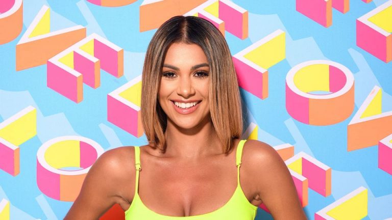 Joanna Chimonides, agarrada al fútbol y a los realities