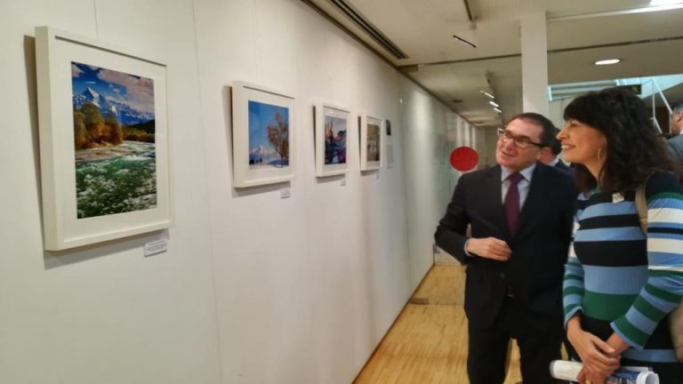 Cuadrado Lomas participa en Valladolid en una muestra solidaria de pintura