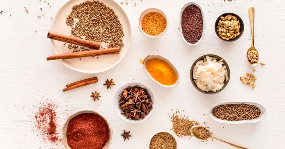 Este es el motivo por el que los botes de especia tienen relieve en el culo