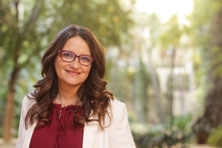 Oltra destaca al primer fiscal ciego de España como 