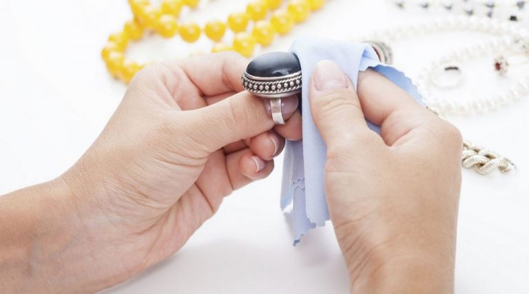 Juicio a una banda acusada de un atraco de 5 millones en joyas