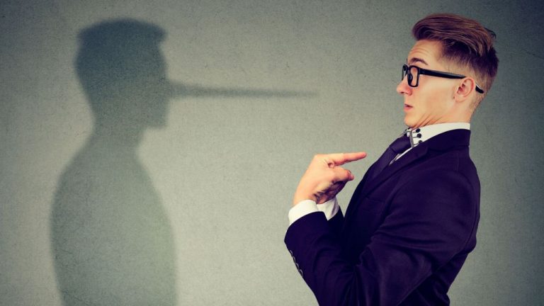 Con estos signos sabrás si estás ante un mentiroso