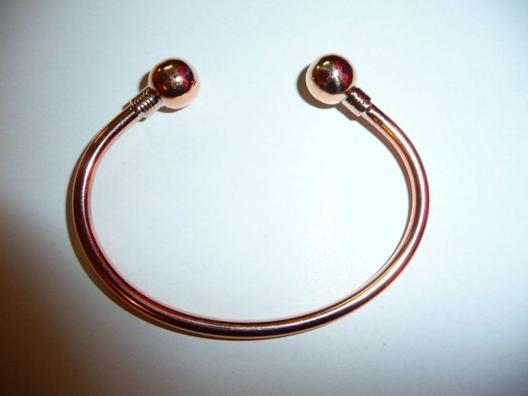 La pulsera mágica que te curaba de todo y otros productos que hoy sabes que no servían para nada